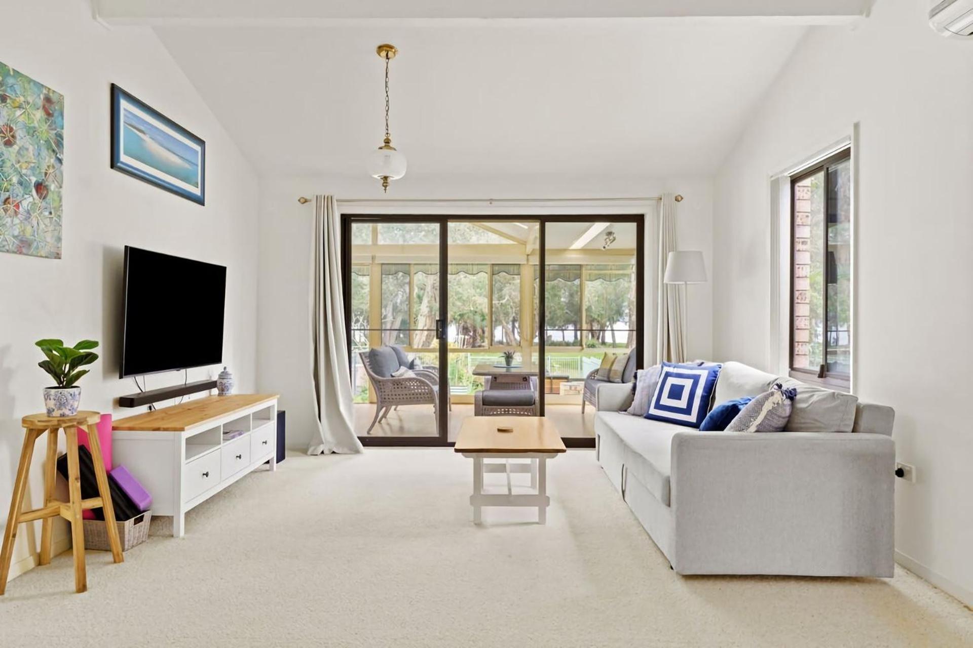 Holiday home Waterfront Pet Friendly Abode Nsw *